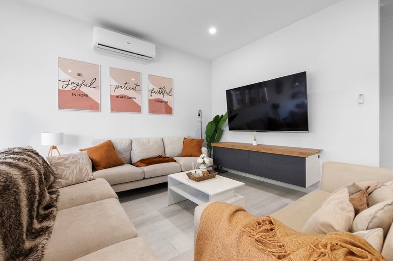 Photo - 12 Push-Pea Way, Cranbourne West VIC 3977 - Image 3