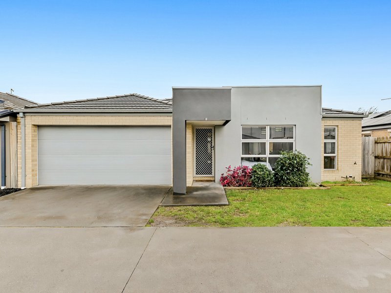 Photo - 12 Quinella Way, Pakenham VIC 3810 - Image 1