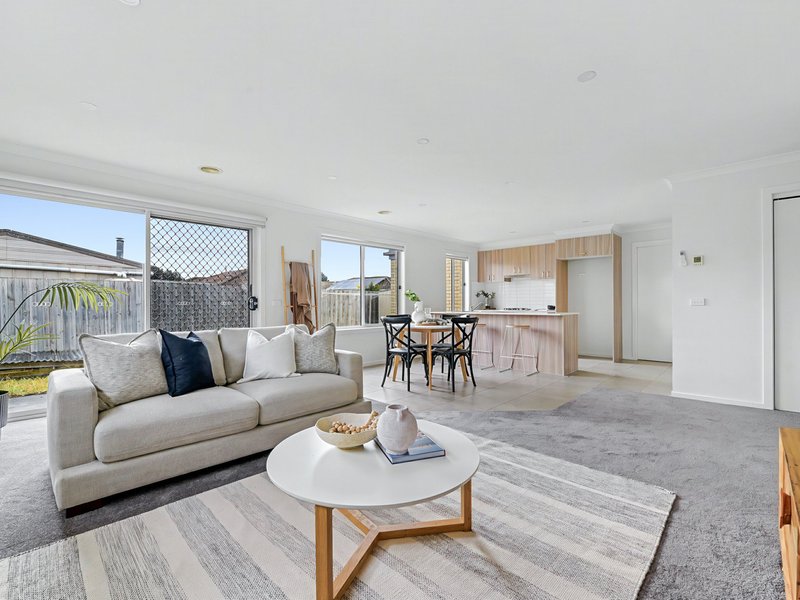 Photo - 12 Quinella Way, Pakenham VIC 3810 - Image 2