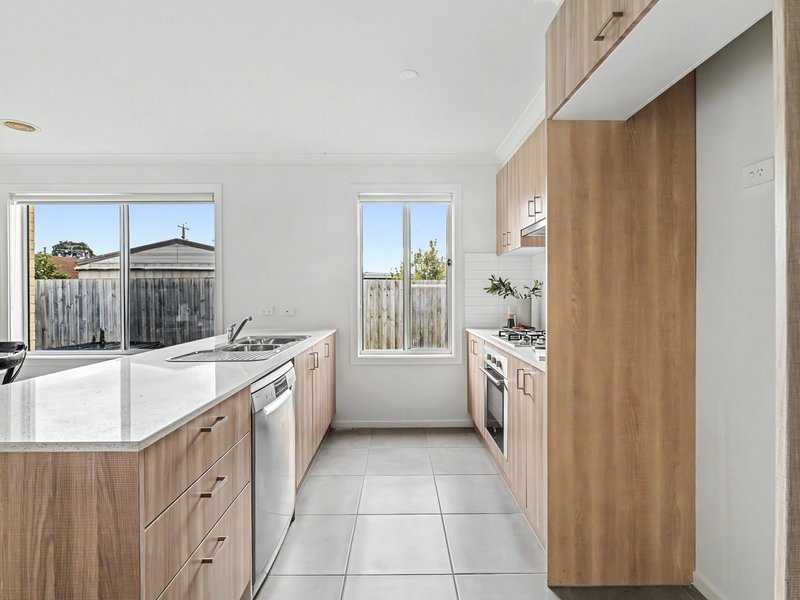 Photo - 12 Quinella Way, Pakenham VIC 3810 - Image 6