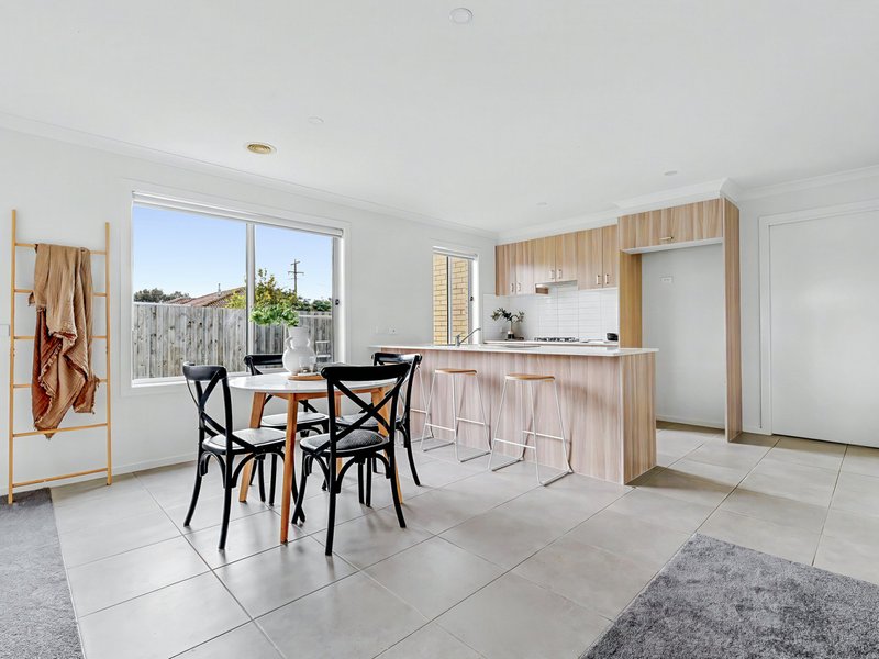Photo - 12 Quinella Way, Pakenham VIC 3810 - Image 7