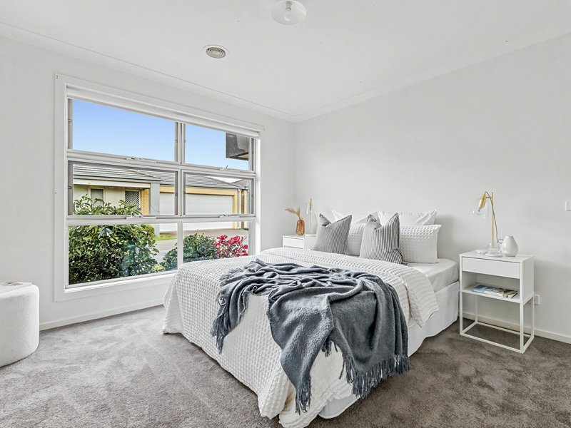 Photo - 12 Quinella Way, Pakenham VIC 3810 - Image 8