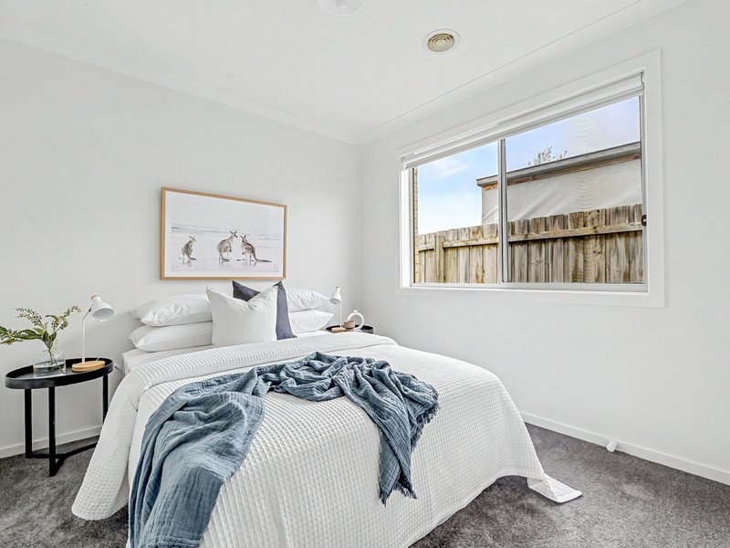 Photo - 12 Quinella Way, Pakenham VIC 3810 - Image 10