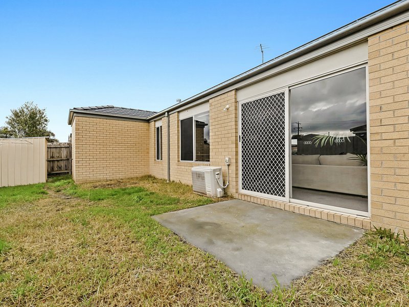 Photo - 12 Quinella Way, Pakenham VIC 3810 - Image 13