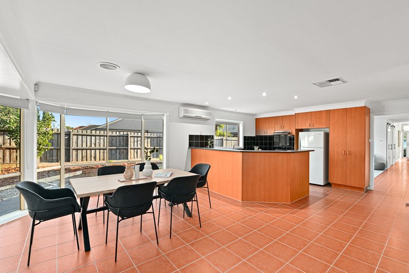 Photo - 12 Rainer Road, South Morang VIC 3752 - Image 3