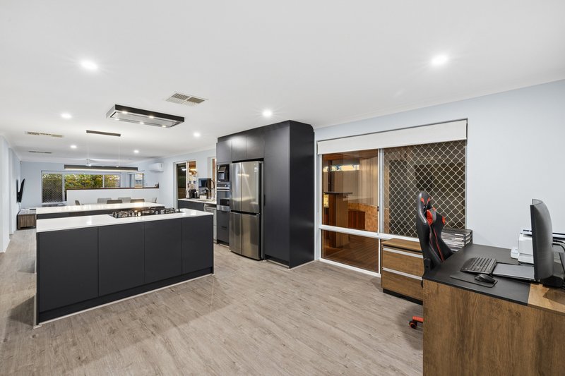 Photo - 12 Rawlinna Heights, Ballajura WA 6066 - Image 4