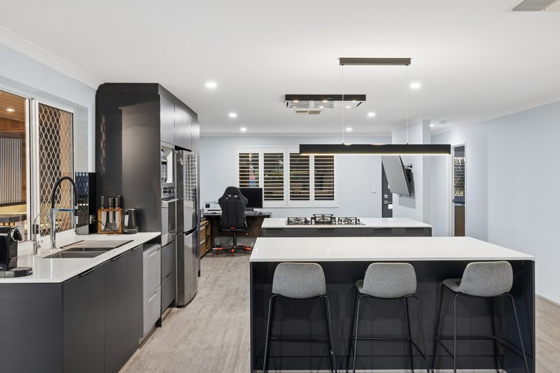 Photo - 12 Rawlinna Heights, Ballajura WA 6066 - Image 7