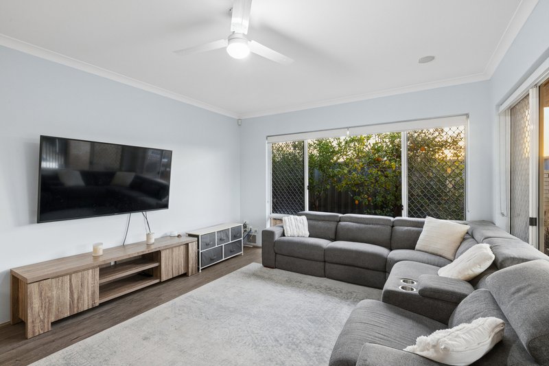 Photo - 12 Rawlinna Heights, Ballajura WA 6066 - Image 10