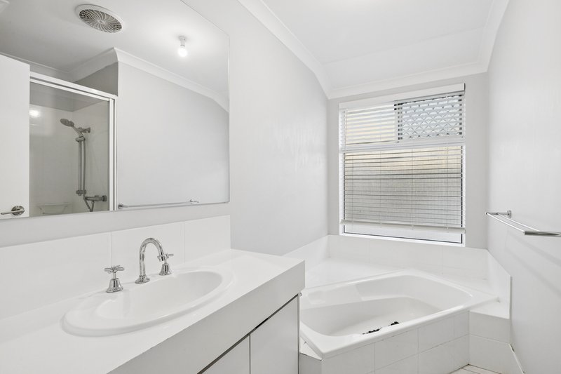 Photo - 12 Rawlinna Heights, Ballajura WA 6066 - Image 18