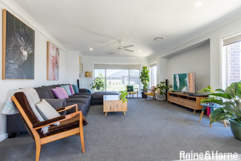 Photo - 12 Redding Drive, Kelso NSW 2795 - Image 2