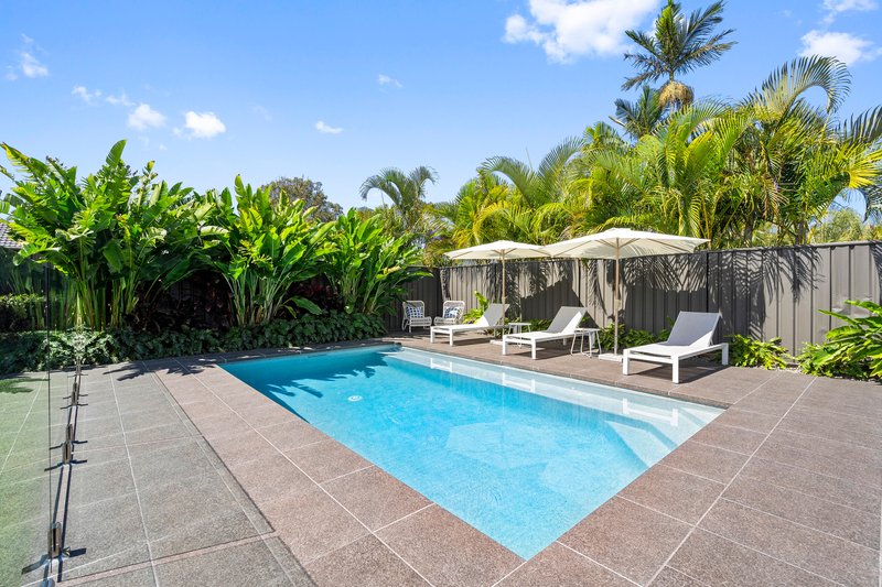 12 Redleaf Court, Burleigh Waters QLD 4220