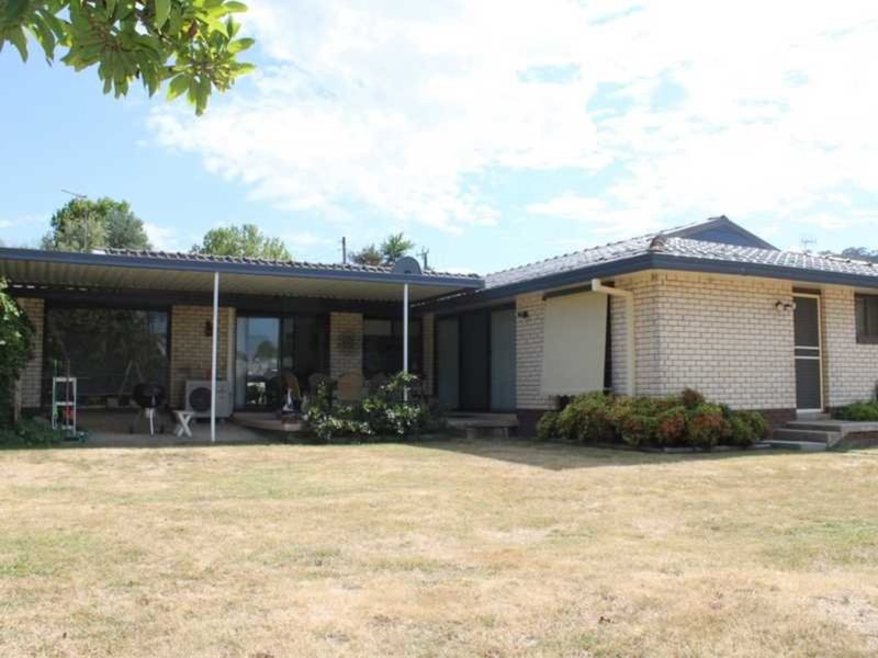 Photo - 12 Regent Street, Tumbarumba NSW 2653 - Image 2