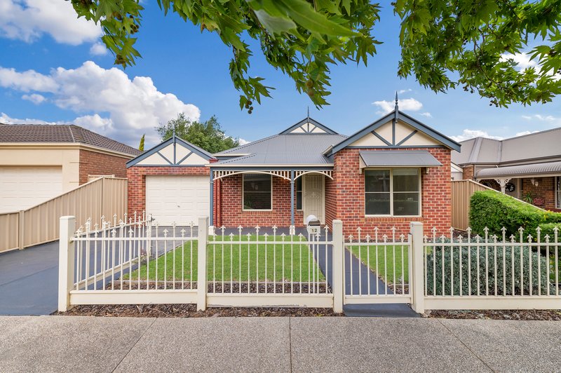 12 Renfrey Gardens, Caroline Springs VIC 3023