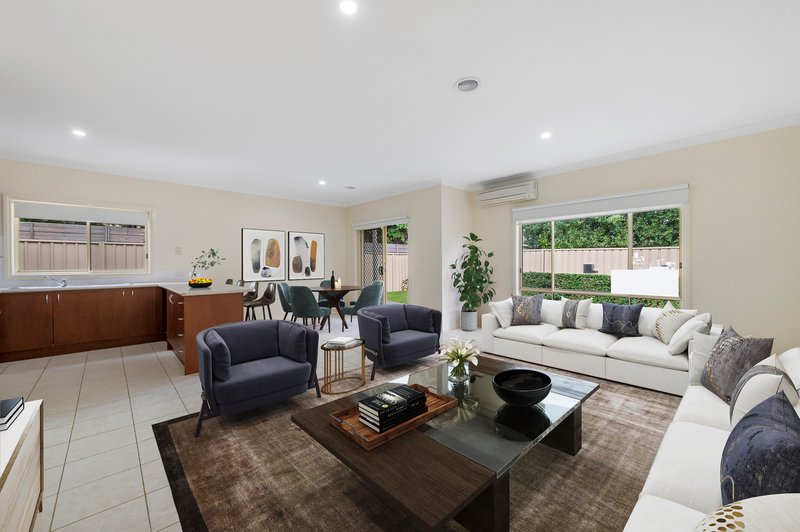 Photo - 12 Renfrey Gardens, Caroline Springs VIC 3023 - Image 3