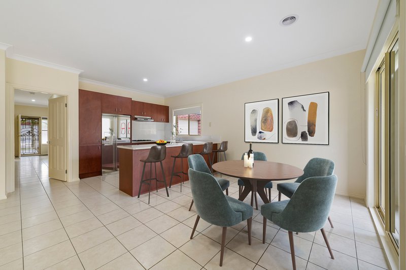 Photo - 12 Renfrey Gardens, Caroline Springs VIC 3023 - Image 4