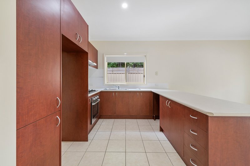 Photo - 12 Renfrey Gardens, Caroline Springs VIC 3023 - Image 5