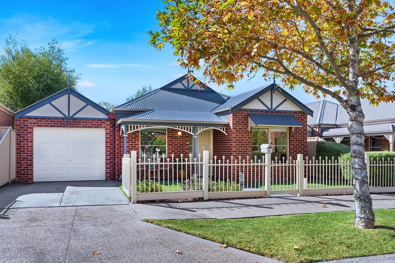 12 Renfrey Gardens, Caroline Springs VIC 3023