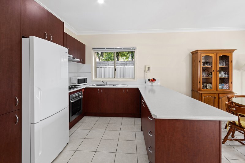 Photo - 12 Renfrey Gardens, Caroline Springs VIC 3023 - Image 2