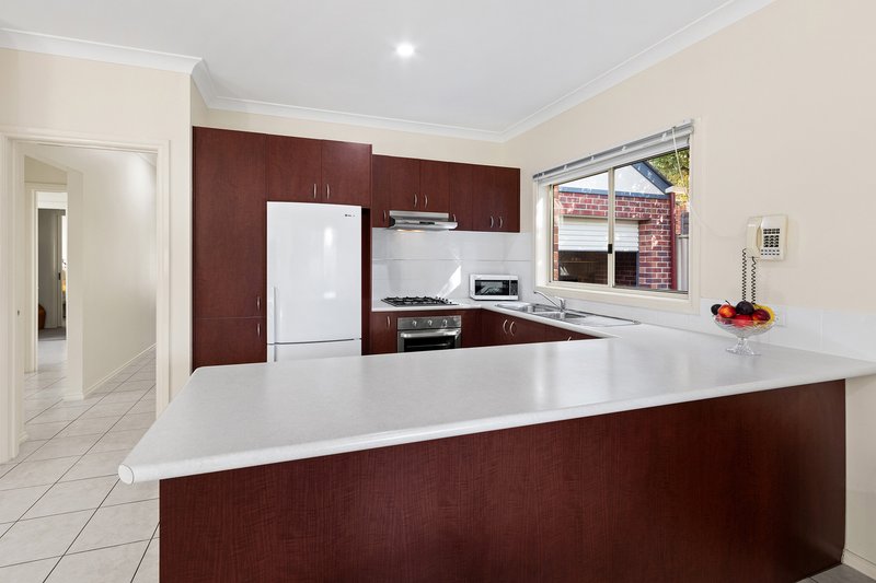 Photo - 12 Renfrey Gardens, Caroline Springs VIC 3023 - Image 3