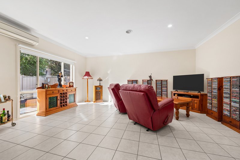 Photo - 12 Renfrey Gardens, Caroline Springs VIC 3023 - Image 6