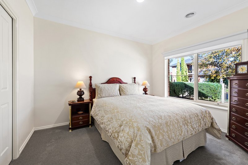 Photo - 12 Renfrey Gardens, Caroline Springs VIC 3023 - Image 7