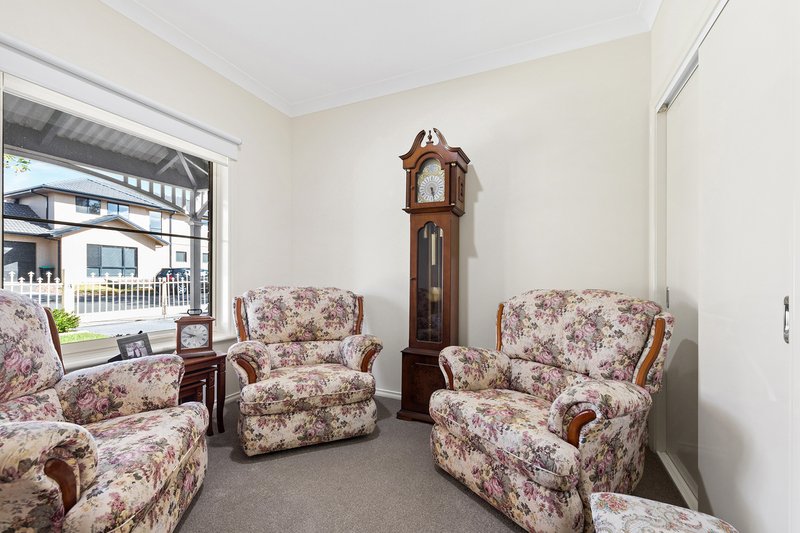 Photo - 12 Renfrey Gardens, Caroline Springs VIC 3023 - Image 10