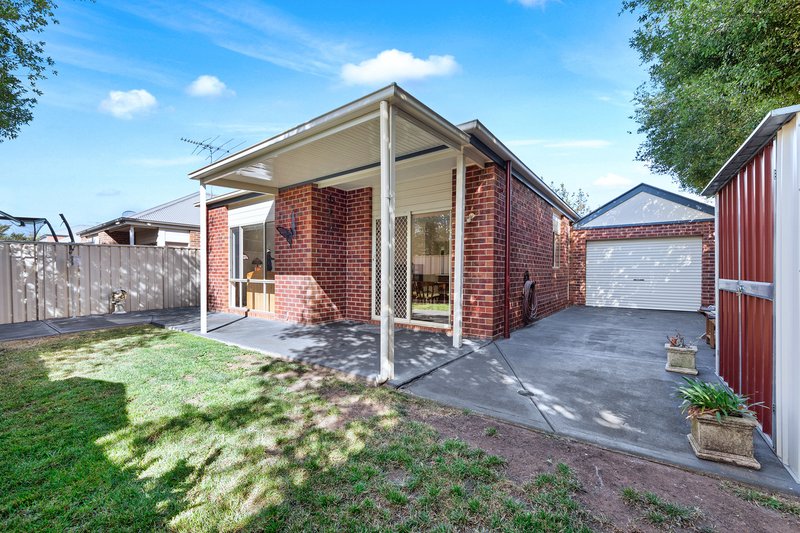 Photo - 12 Renfrey Gardens, Caroline Springs VIC 3023 - Image 11