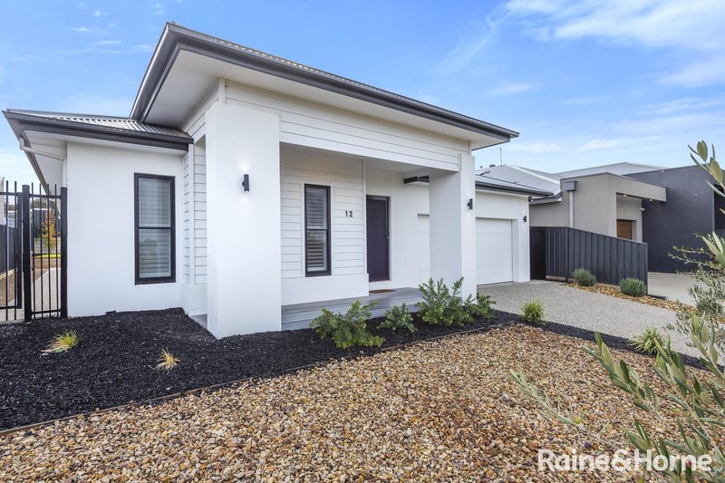 Photo - 12 Rennick Avenue, Kyneton VIC 3444 - Image 3