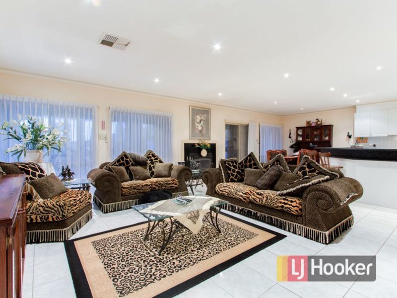 Photo - 12 Ridgeway Chase, Narre Warren South VIC 3805 - Image 7