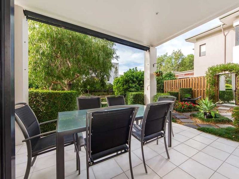 Photo - 12 Riverwalk Avenue, Robina QLD 4226 - Image 6