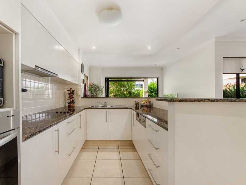 Photo - 12 Riverwalk Avenue, Robina QLD 4226 - Image 8