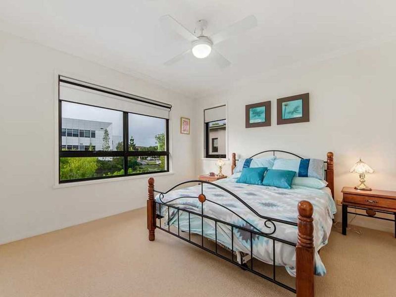 Photo - 12 Riverwalk Avenue, Robina QLD 4226 - Image 11