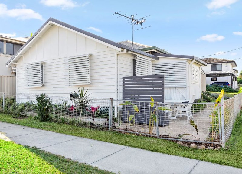 Photo - 12 Robertson Avenue, Margate QLD 4019 - Image 11