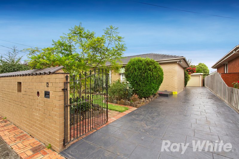 12 Robinlee Avenue, Burwood East VIC 3151