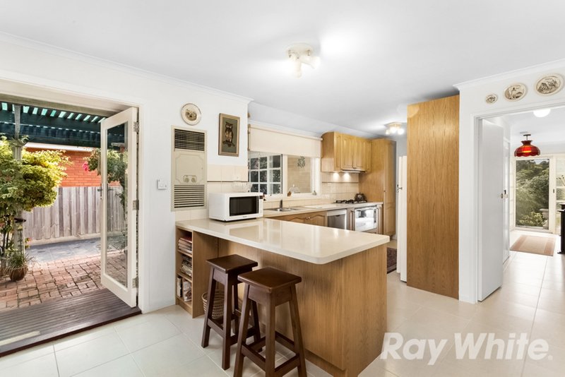 Photo - 12 Robinlee Avenue, Burwood East VIC 3151 - Image 2