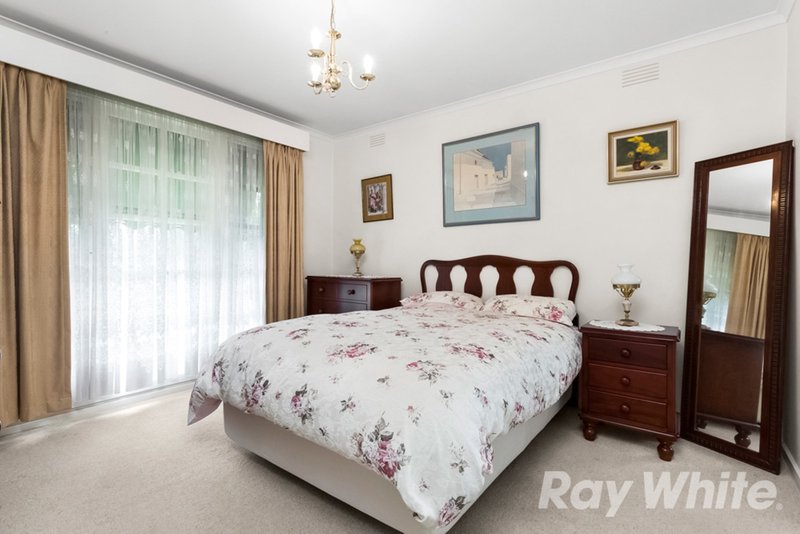 Photo - 12 Robinlee Avenue, Burwood East VIC 3151 - Image 6