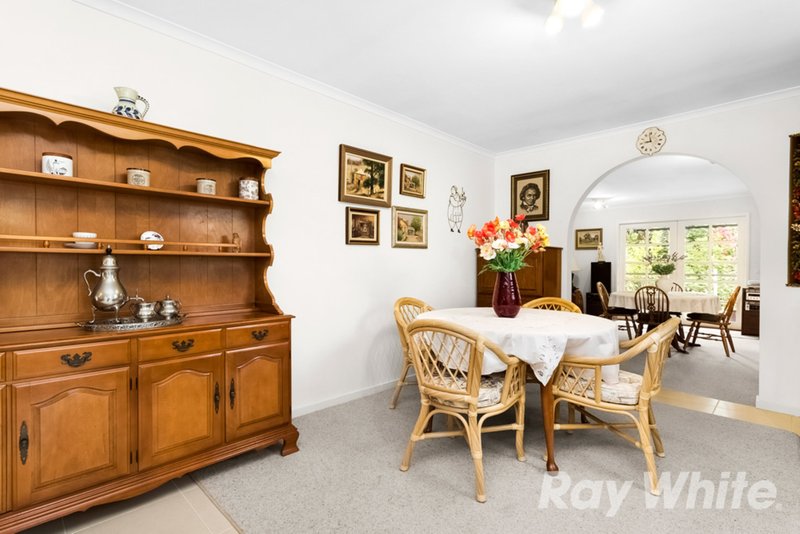 Photo - 12 Robinlee Avenue, Burwood East VIC 3151 - Image 8