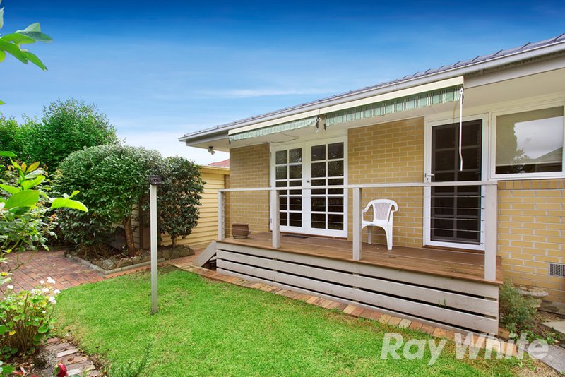 Photo - 12 Robinlee Avenue, Burwood East VIC 3151 - Image 9