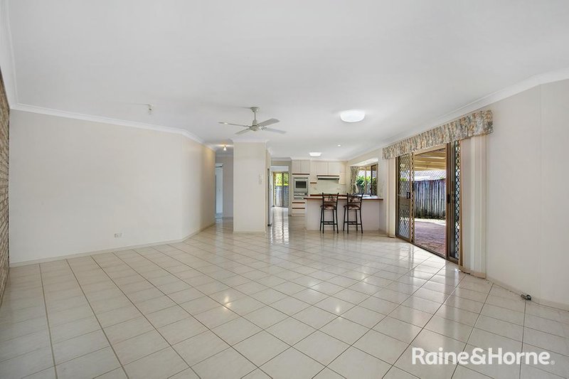 Photo - 12 Robynne Place, Kuraby QLD 4112 - Image 5