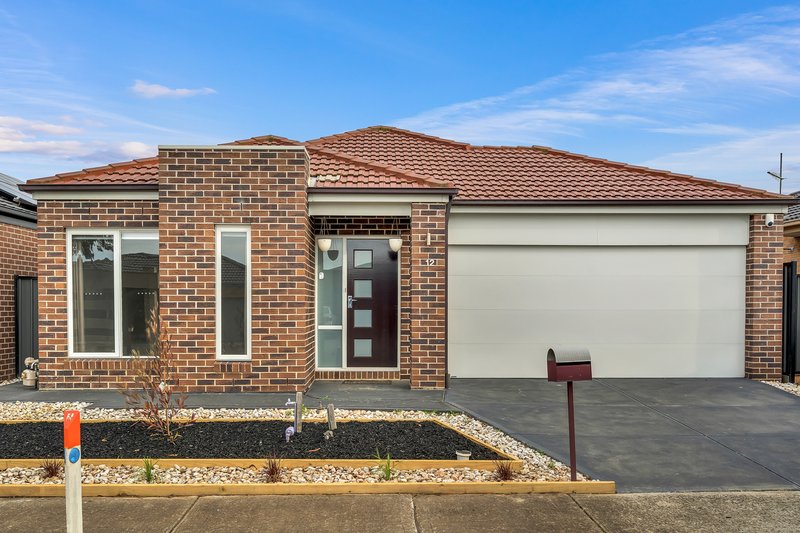 Photo - 12 Rockwall Drive, Craigieburn VIC 3064 - Image 3