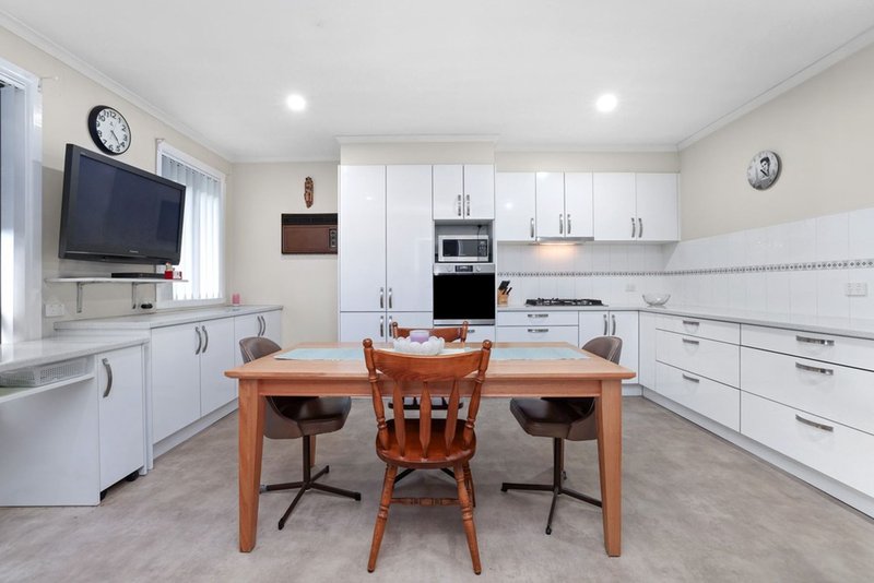 Photo - 12 Rodney Street, Bayswater VIC 3153 - Image 4