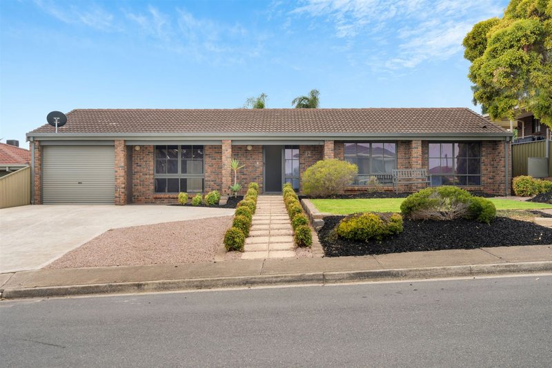 12 Rogana Crescent, Hallett Cove SA 5158