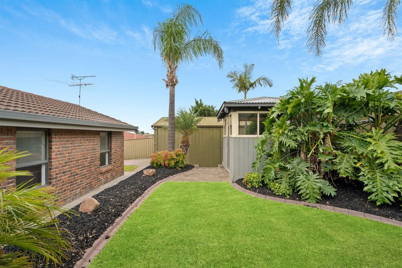 Photo - 12 Rogana Crescent, Hallett Cove SA 5158 - Image 9