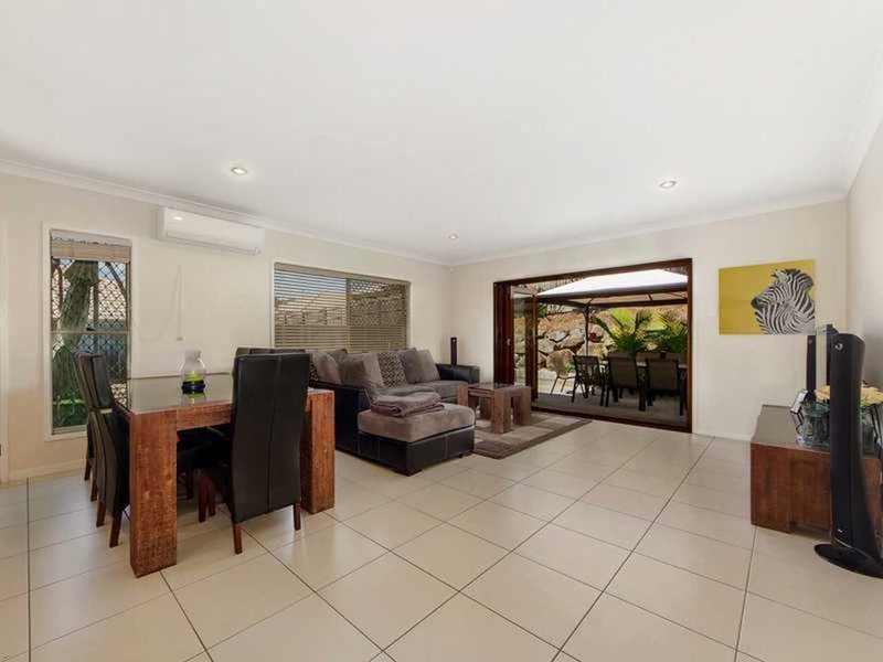 Photo - 12 Roper Street, Pacific Pines QLD 4211 - Image 2