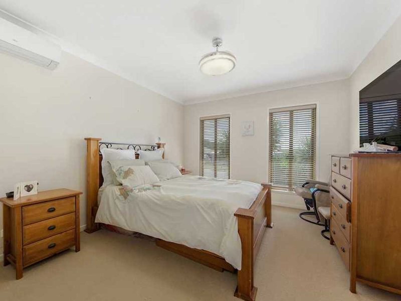 Photo - 12 Roper Street, Pacific Pines QLD 4211 - Image 8