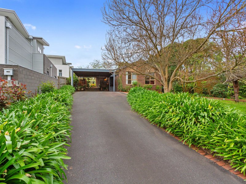 Photo - 12 Ross Road, Croydon VIC 3136 - Image 3