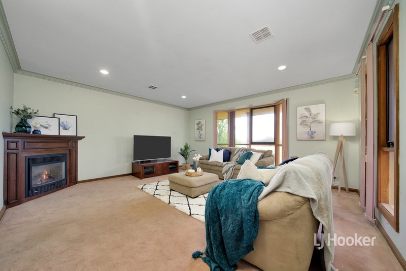 Photo - 12 Rosslare Court, Hoppers Crossing VIC 3029 - Image 3