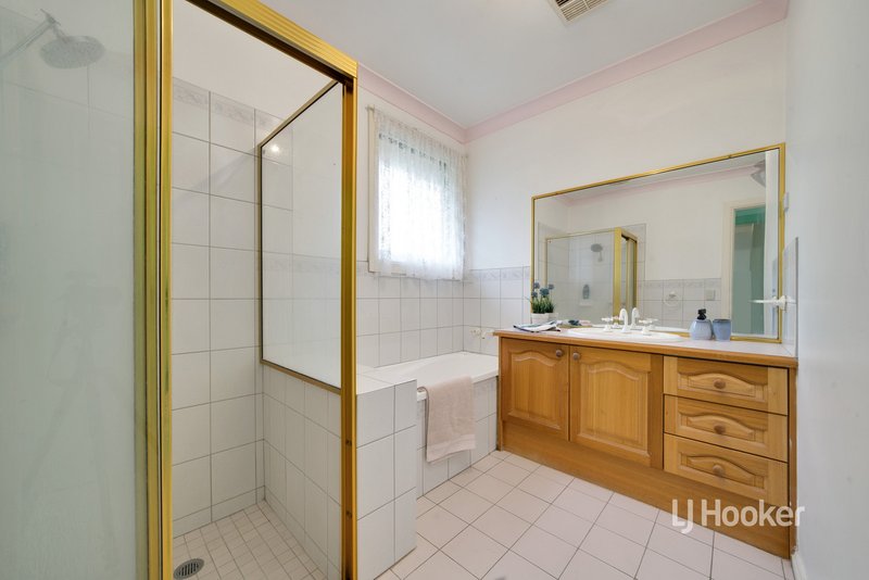 Photo - 12 Rosslare Court, Hoppers Crossing VIC 3029 - Image 14