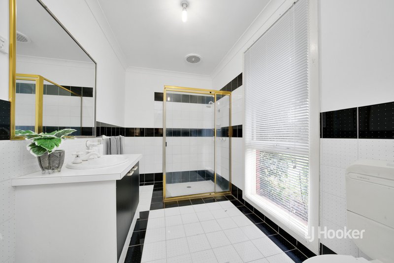 Photo - 12 Rosslare Court, Hoppers Crossing VIC 3029 - Image 17