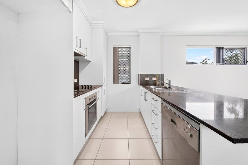 Photo - 1/2 Rowell Street, Zillmere QLD 4034 - Image 5